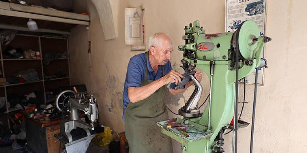 5 metrekare dükkanda 50 yıllık emek! Babadan yadigar meslek: Şimdi ondan başka yok… 4